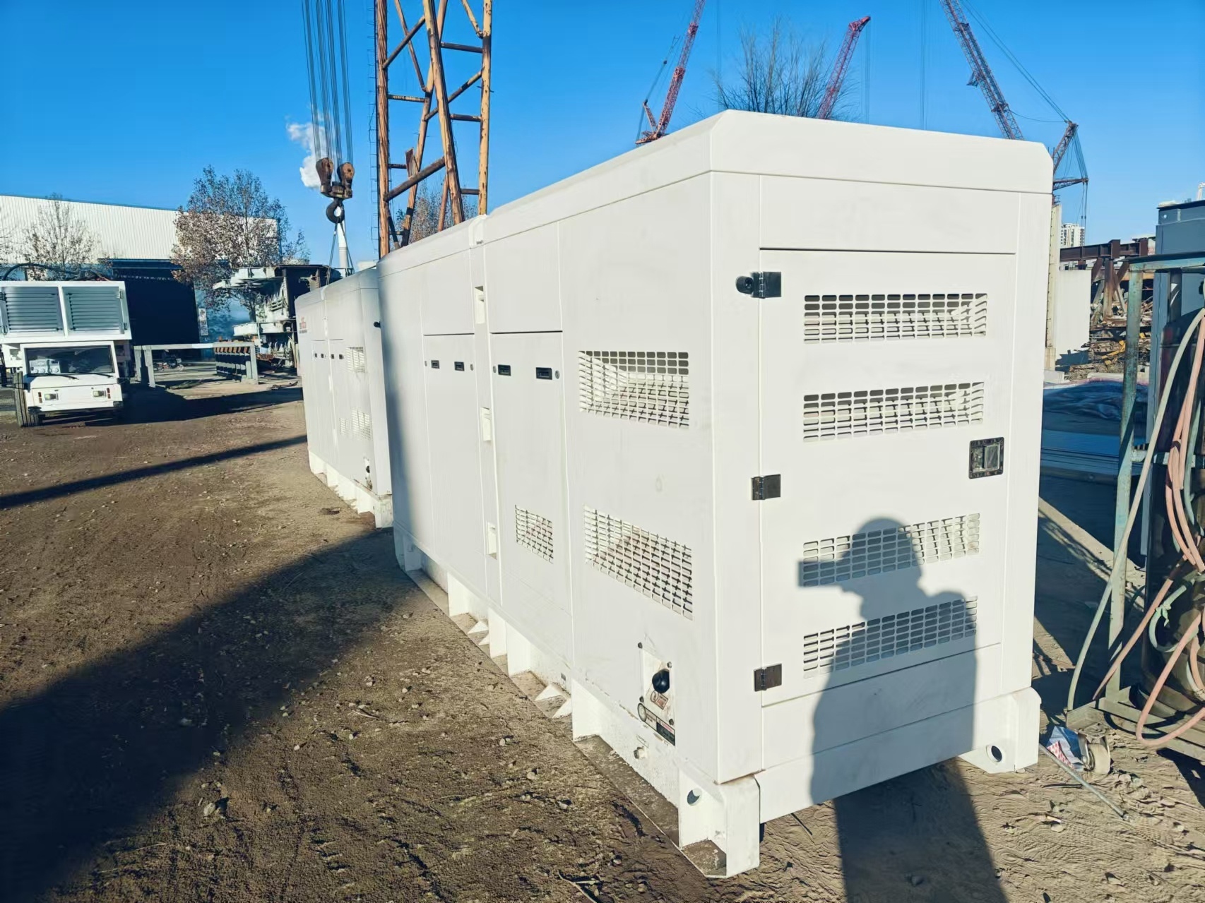 交付一批歐三靜音箱濰柴柴油發(fā)電機組